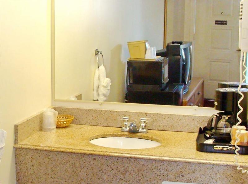 Flagship Inn & Suites Groton Ngoại thất bức ảnh